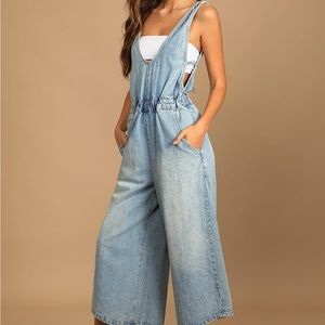 FREE PEOPLE Alora Light Wash Denim TIe-Back Culotte Jumpsuit - EUC
